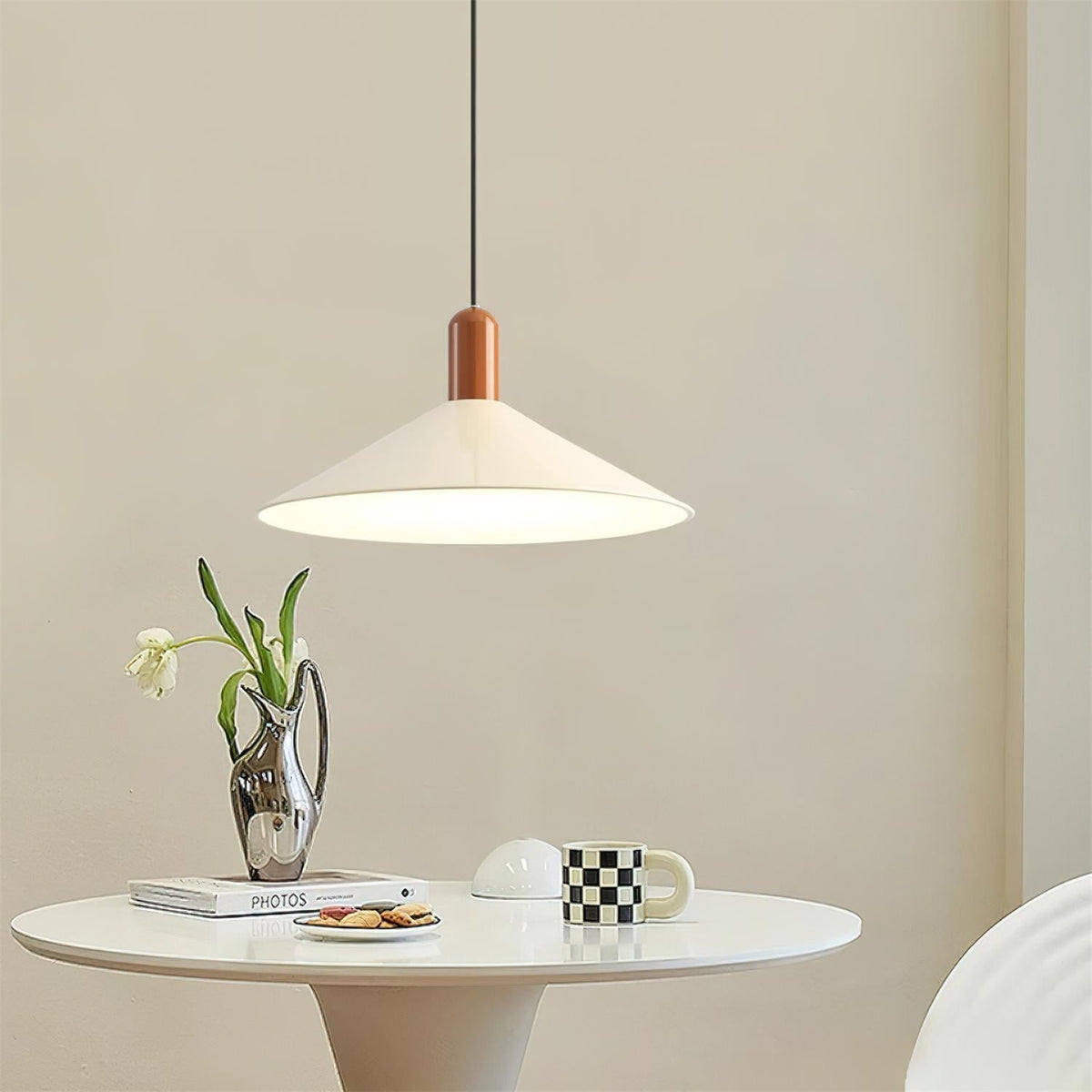 Lámpara colgante LED minimalista cónica para comedor