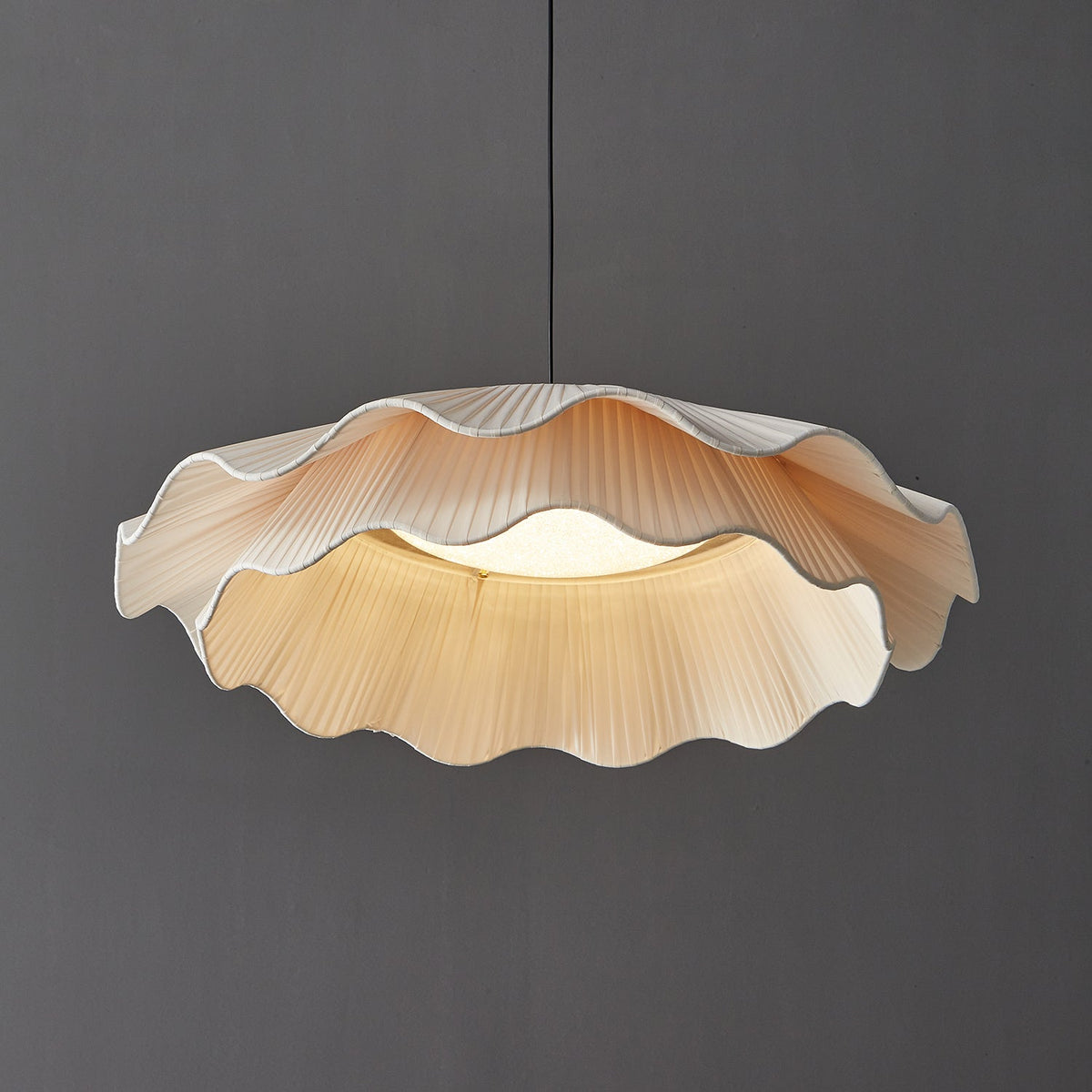 Ellorel lámpara colgante elegancia onda de latón con pantalla de tejido