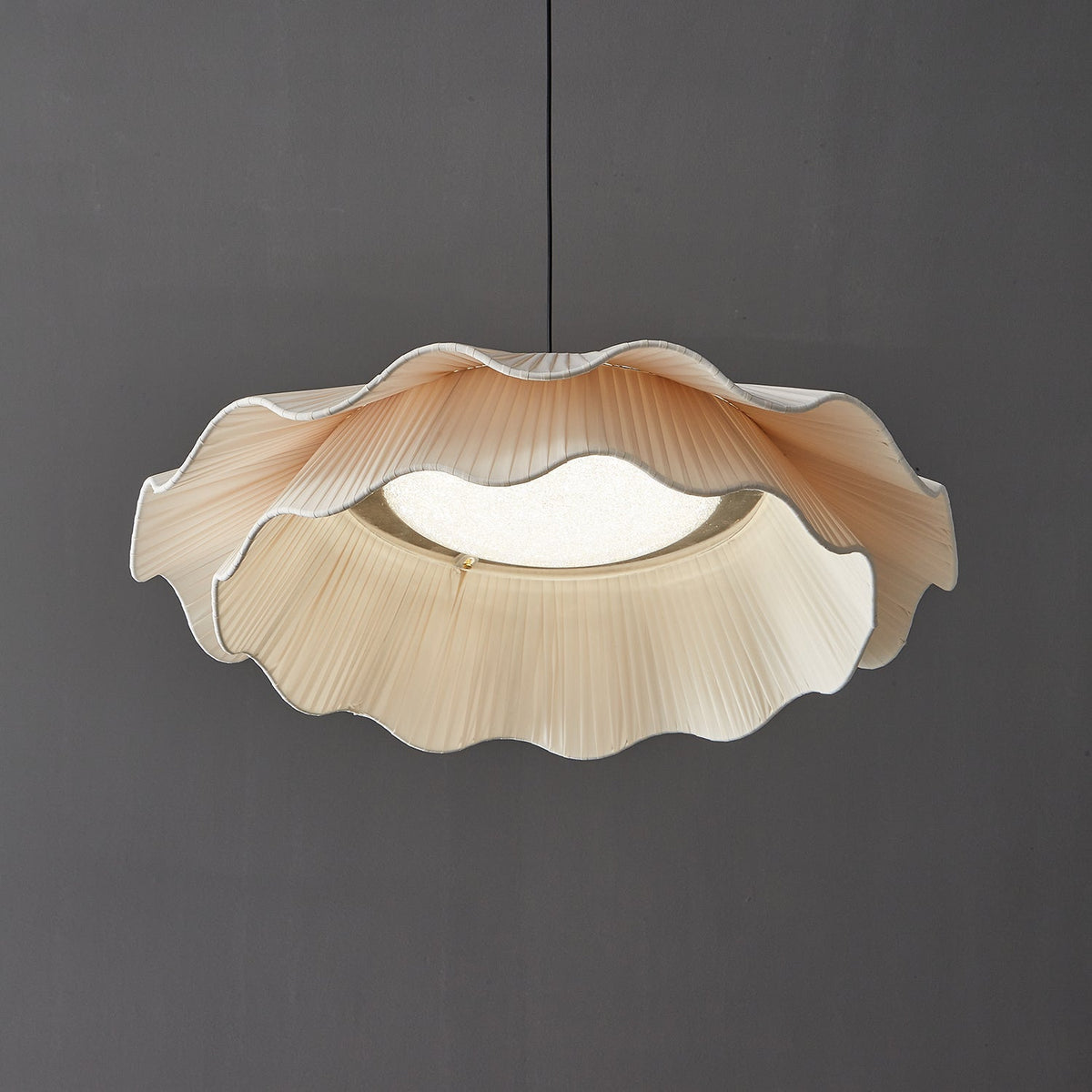 Ellorel lámpara colgante elegancia onda de latón con pantalla de tejido