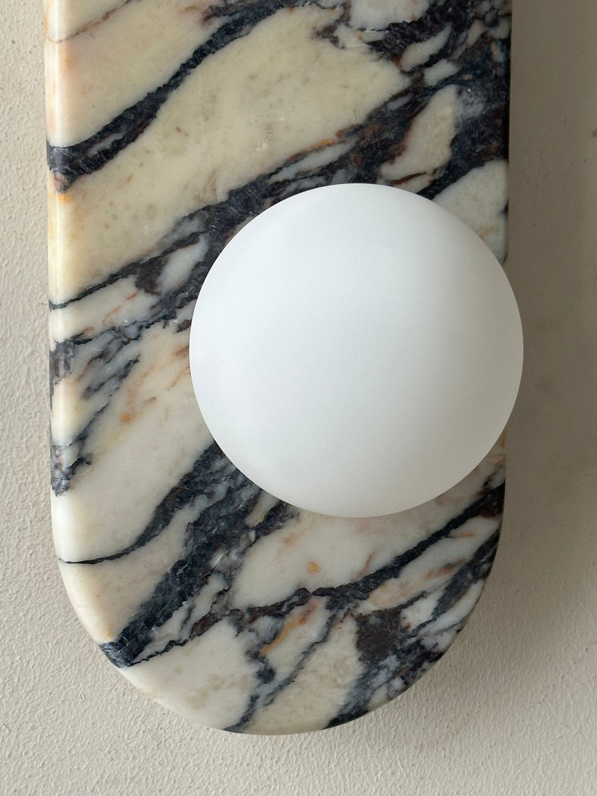 Eirenise aplique de pared Elegancia vidrio mármol Único
