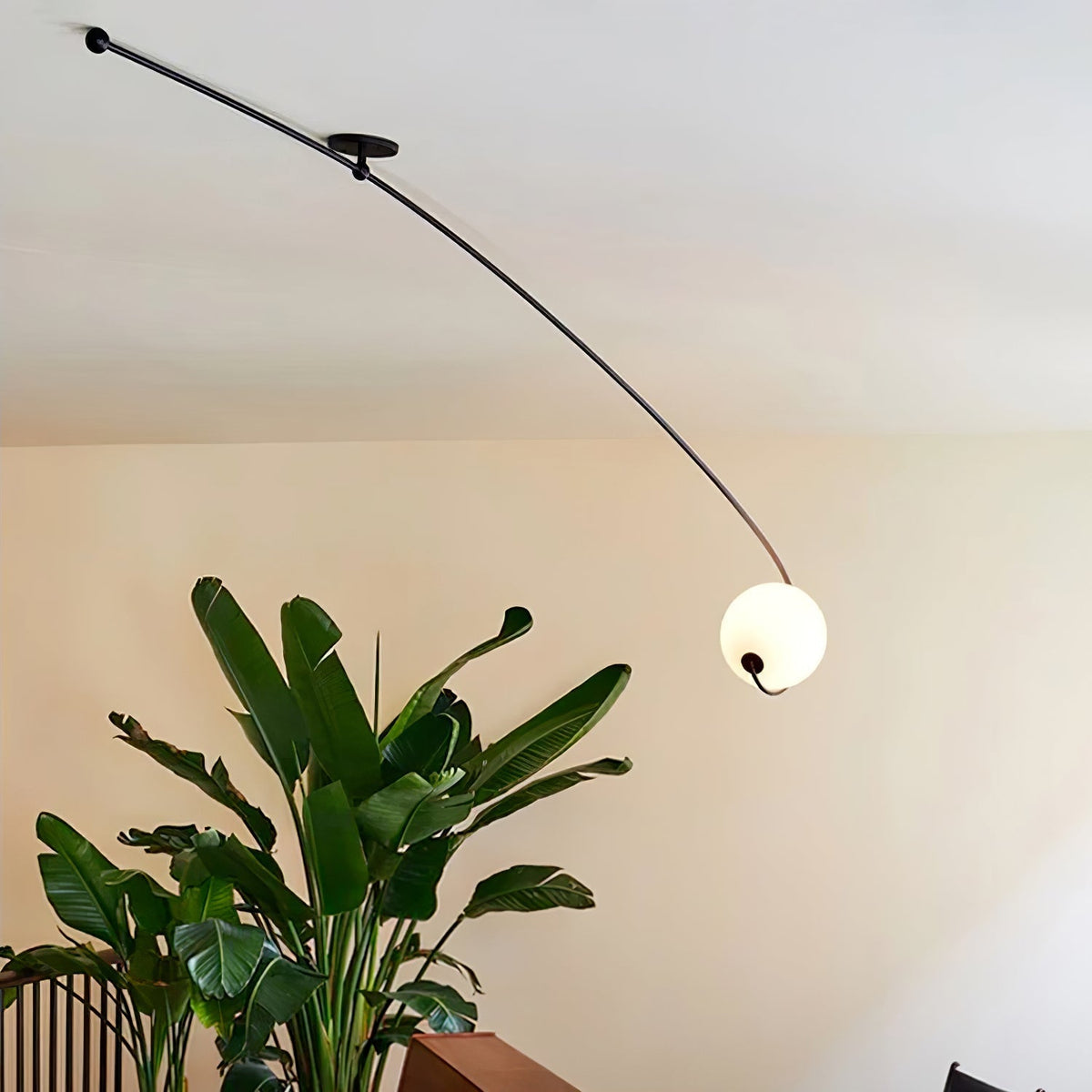 Elsoris lámpara de techo moderna y minimalista con curva en vidrio