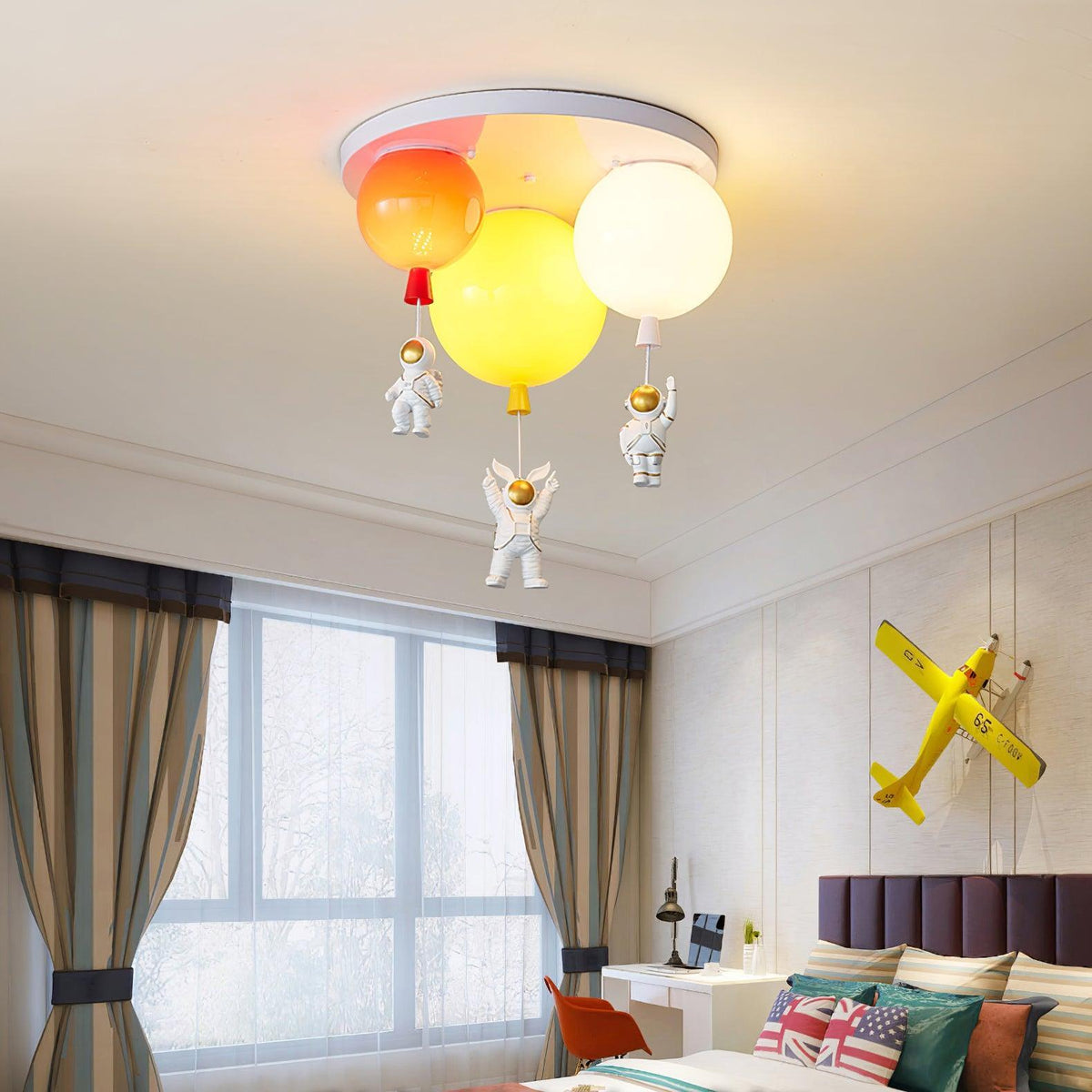 Lumanelle lámpara de techo Astronaut Glossy Balloon para habitación infantil