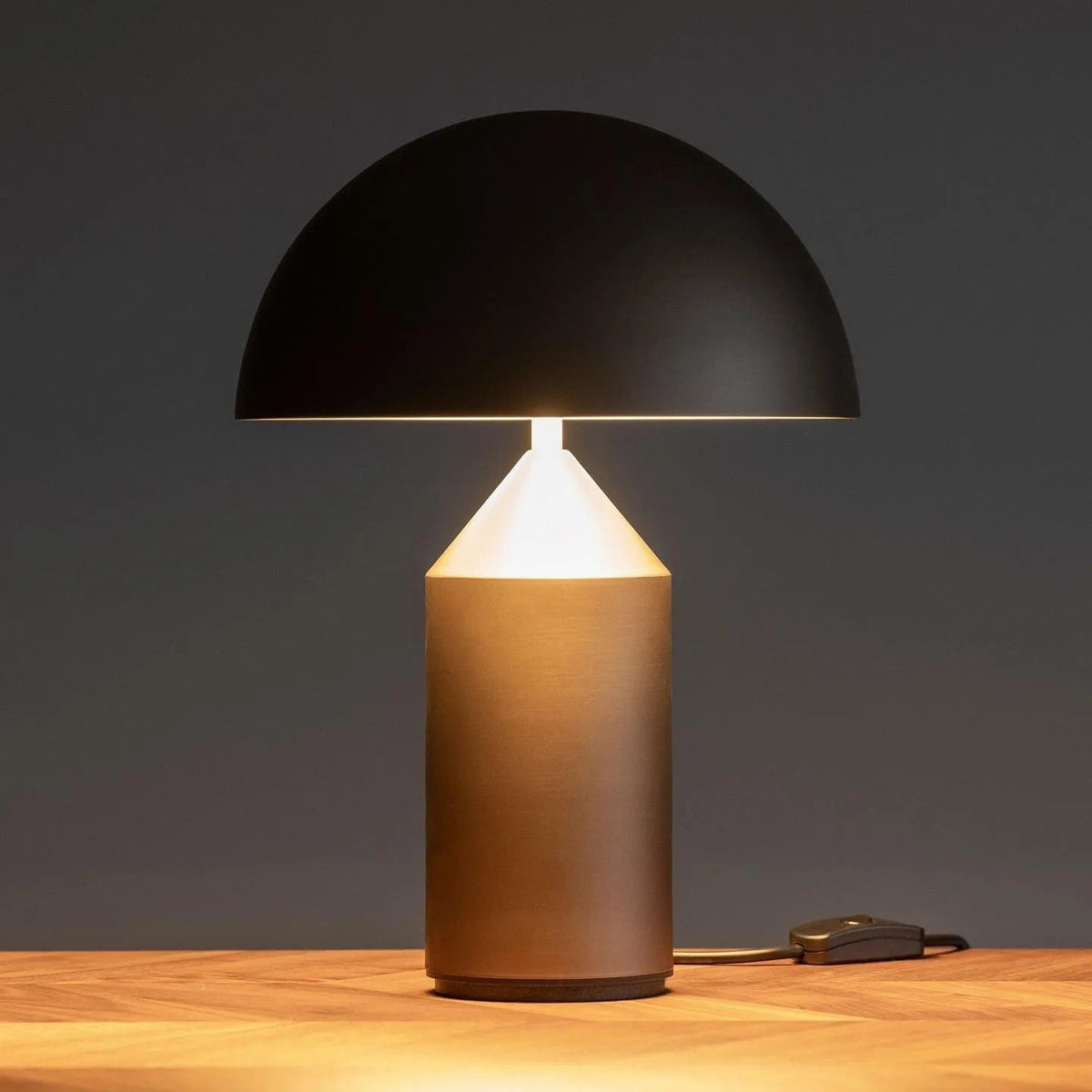 Selisina lámpara de mesa industrial minimalista