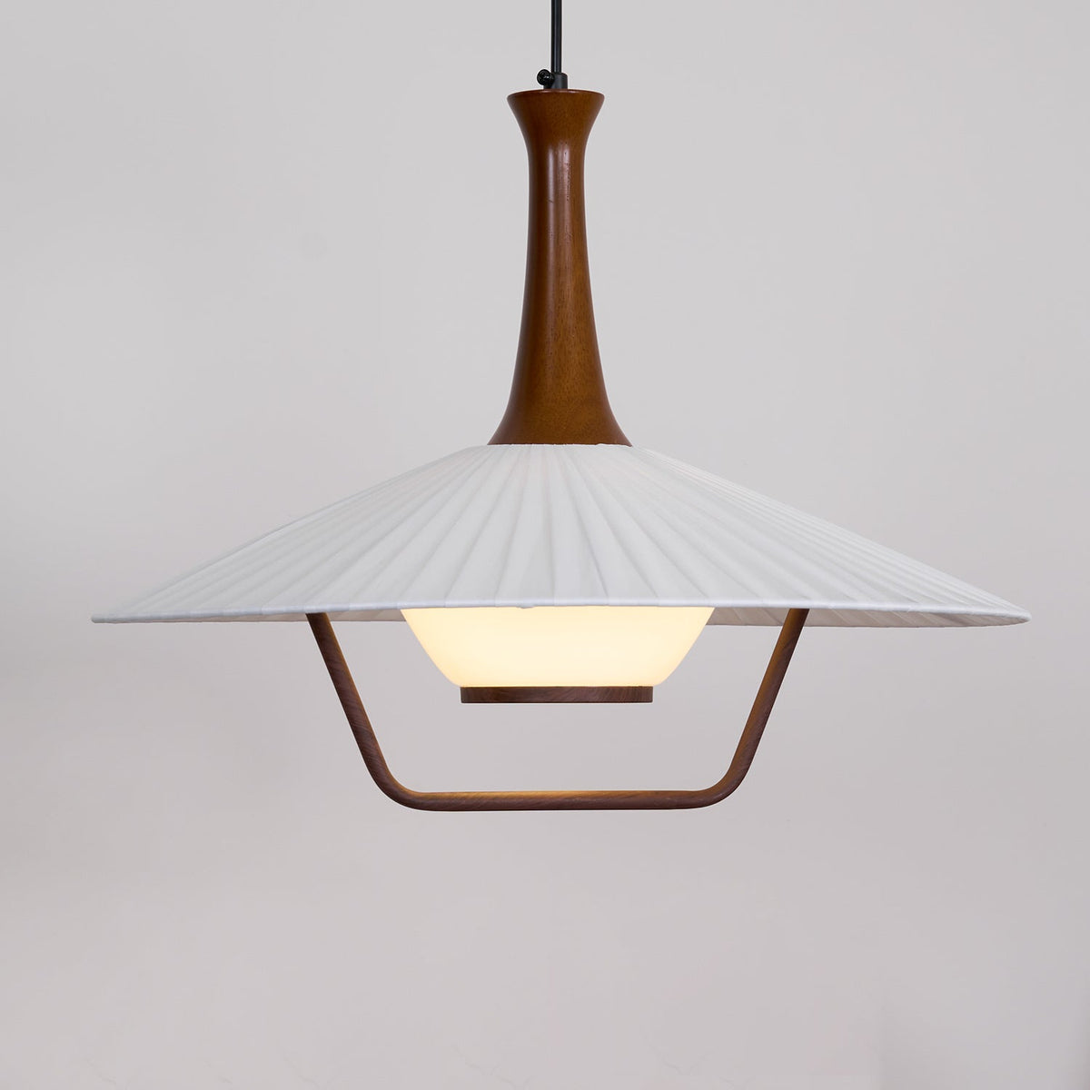 Vionne lámpara colgante de madera y blanco estilo mid-century