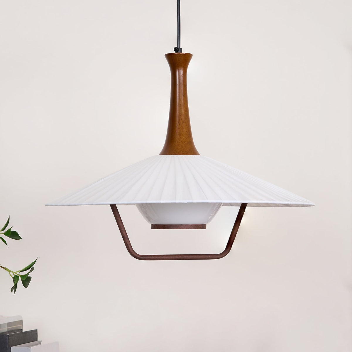 Vionne lámpara colgante de madera y blanco estilo mid-century