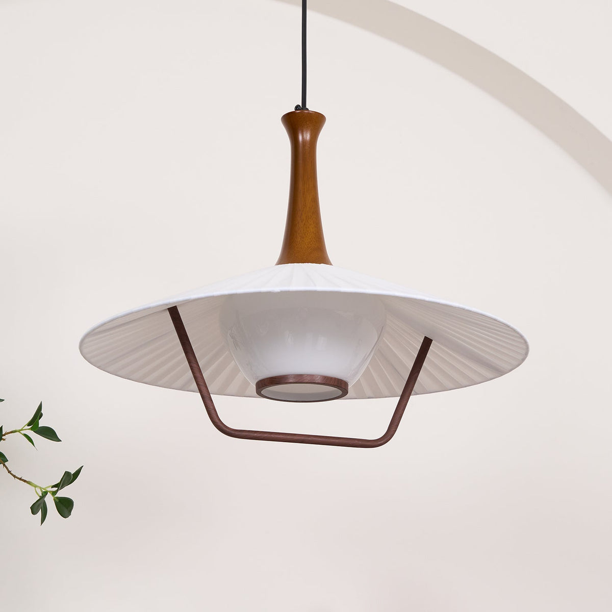 Vionne lámpara colgante de madera y blanco estilo mid-century