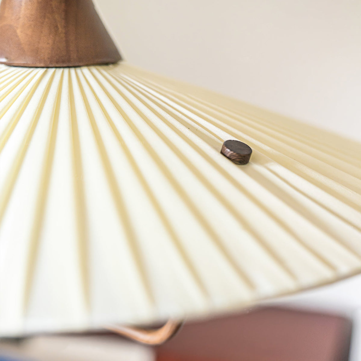Vionne lámpara colgante de madera y blanco estilo mid-century