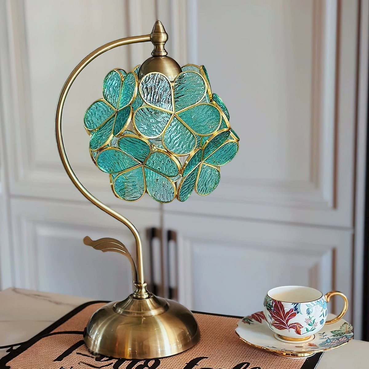 Evenq lámpara de mesa Aurelia Leaf