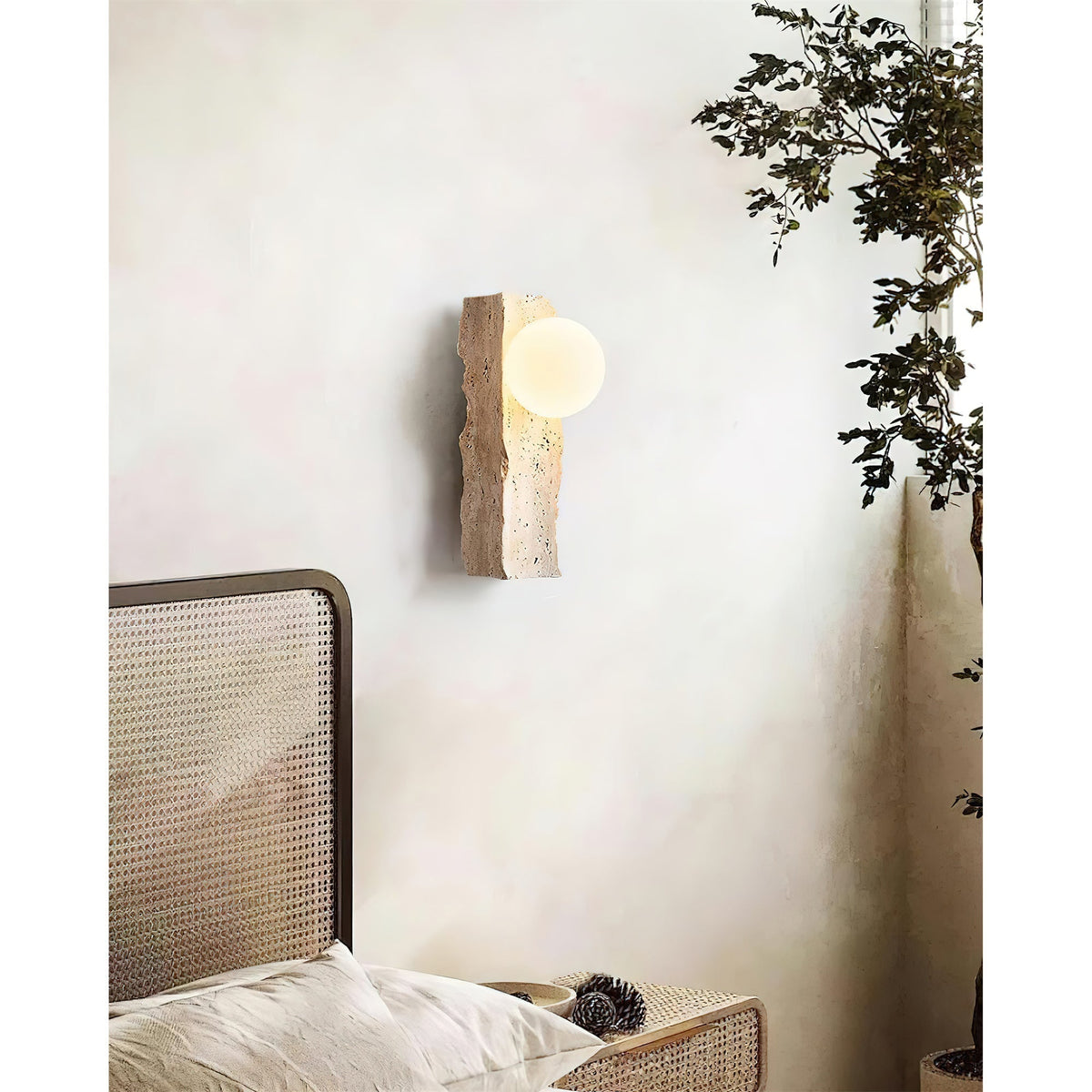 Tavivelia aplique de pared con cuerpo de travertino y sombra de vidrio