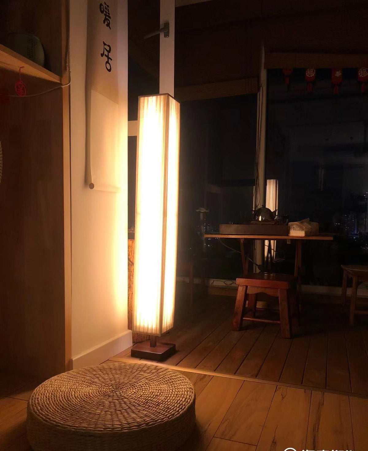 Vesolyre lámpara de pie Japandi de tela
