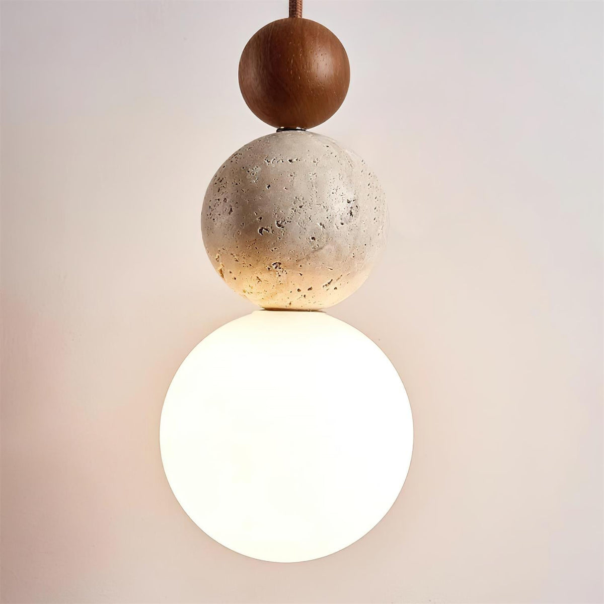 Giona lámpara colgante con esfera de travertino y madera neutro
