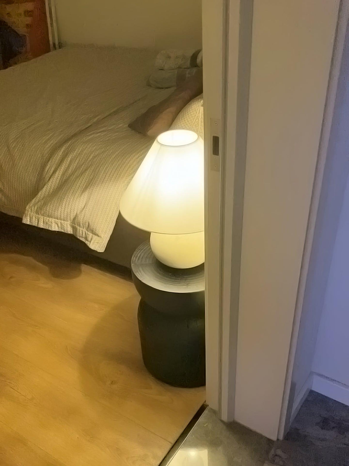 Domino lámpara de mesa de madera