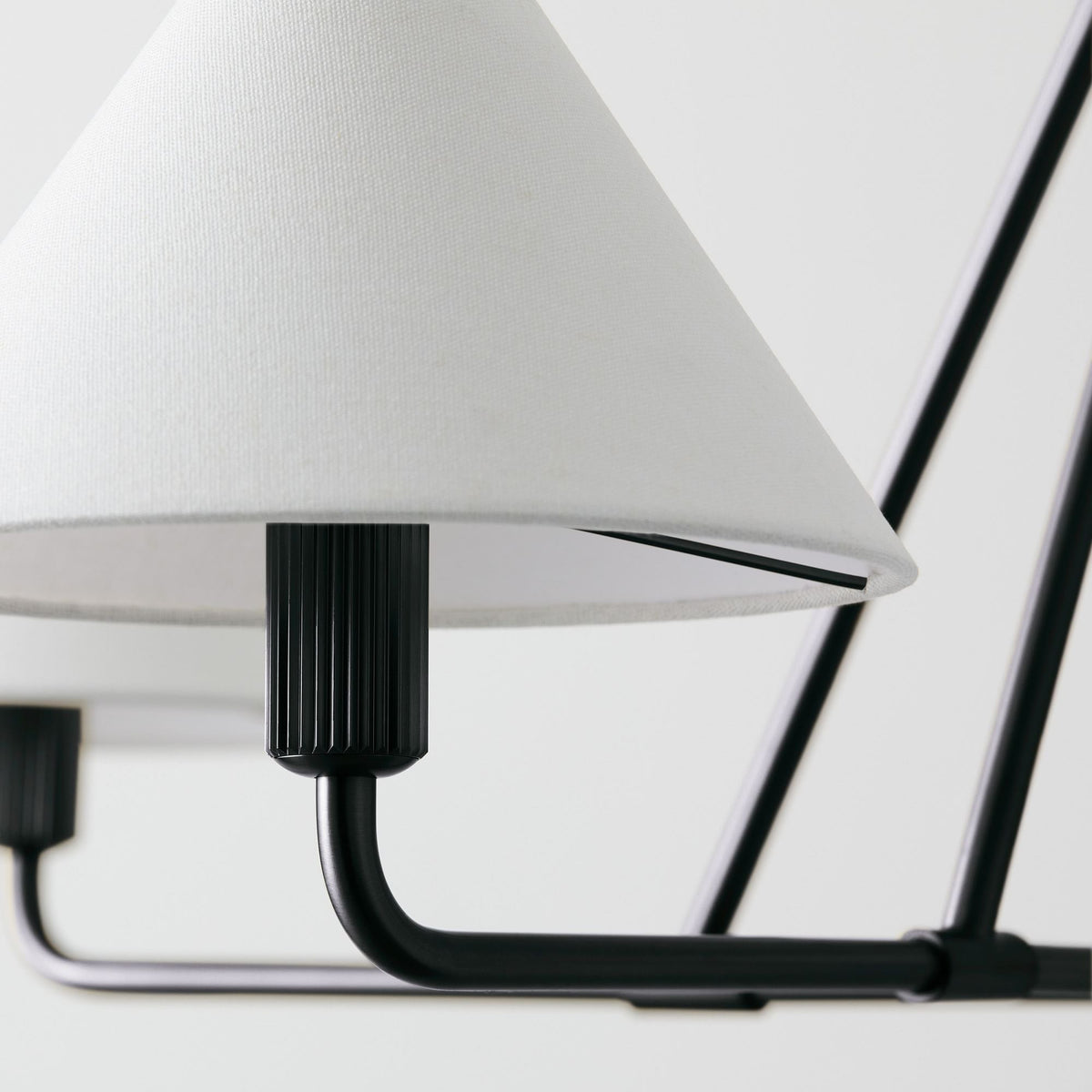 Vase lámpara de araña con pantalla cónica minimalista