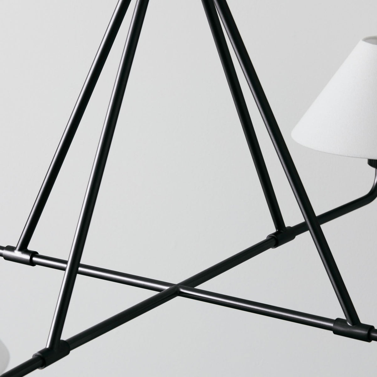 Vase lámpara de araña con pantalla cónica minimalista