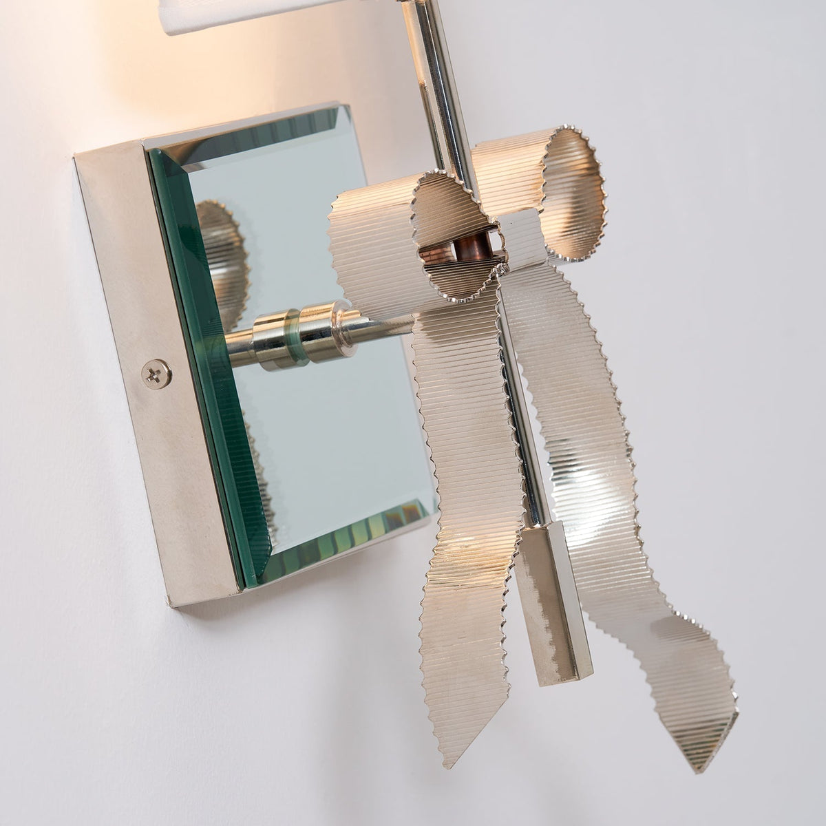 Veskin aplique de pared con corbata