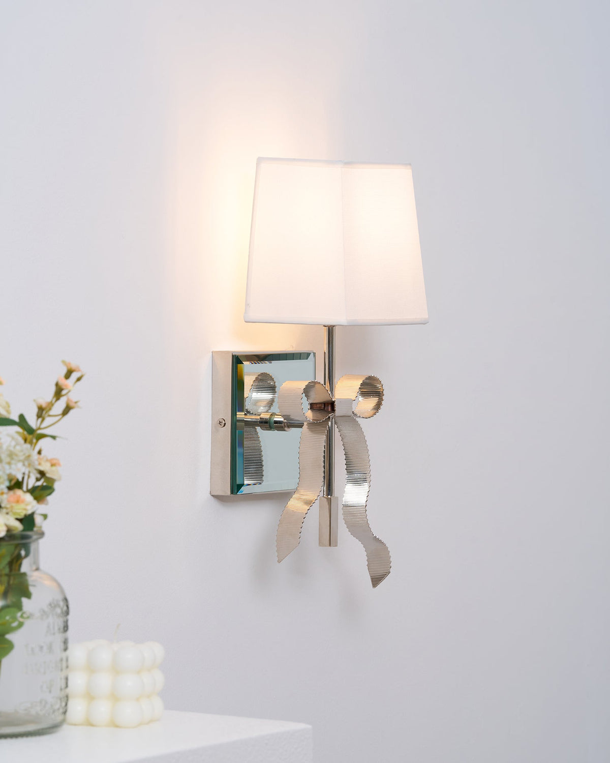 Veskin aplique de pared con corbata