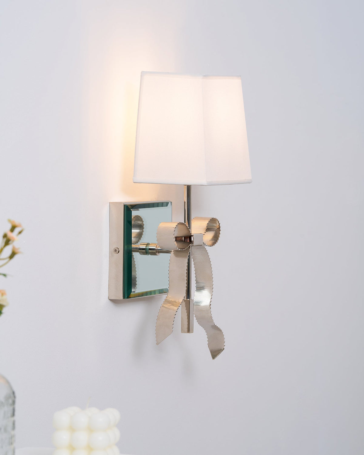 Veskin aplique de pared con corbata