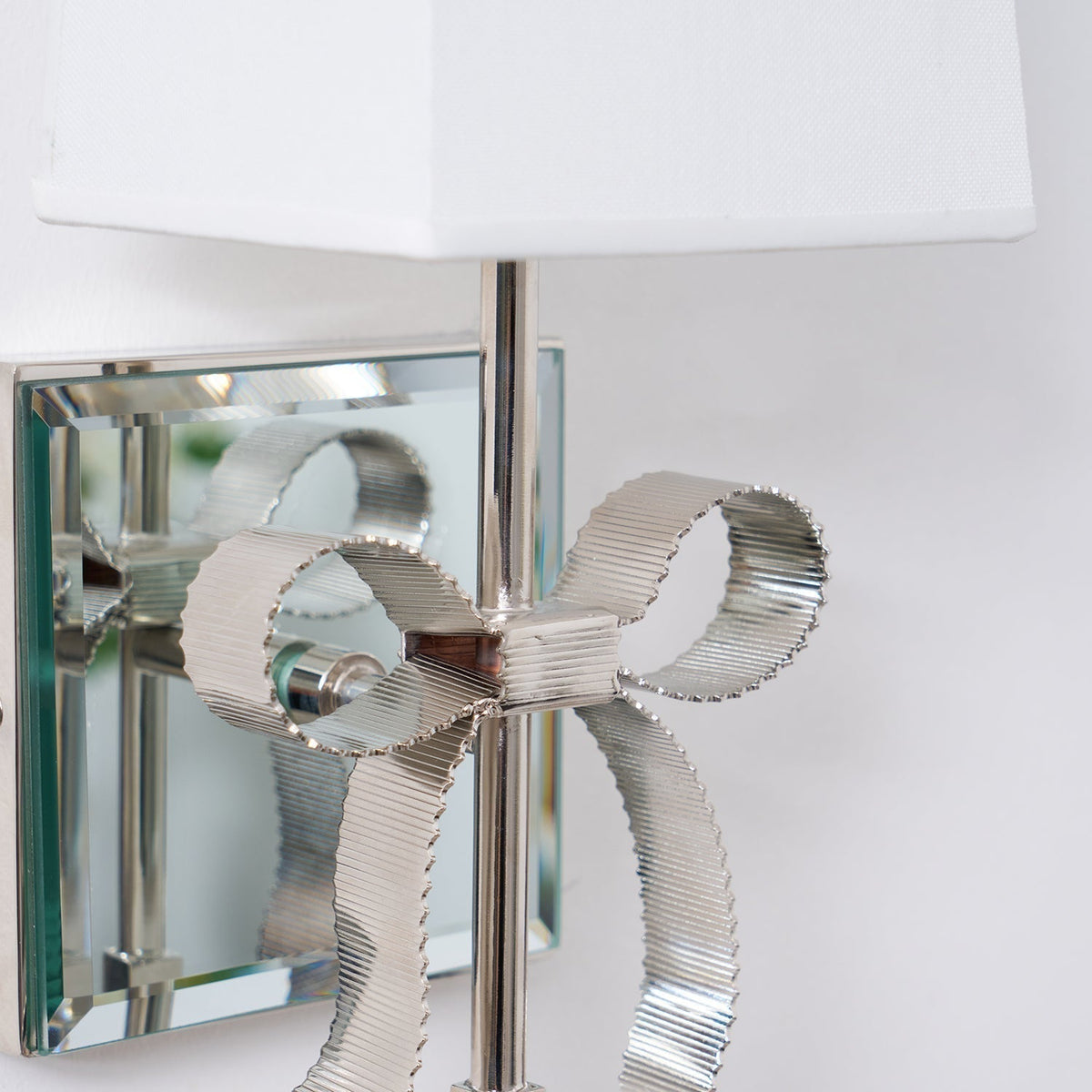 Veskin aplique de pared con corbata