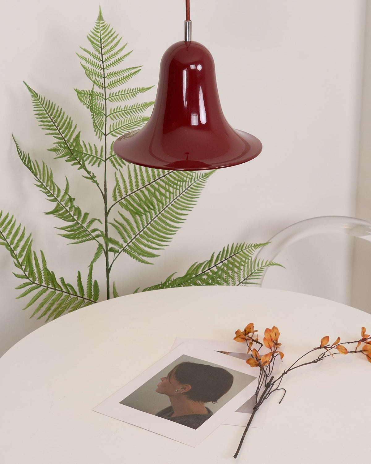 Nevin lámpara colgante minimalista con pantalla en forma de campana