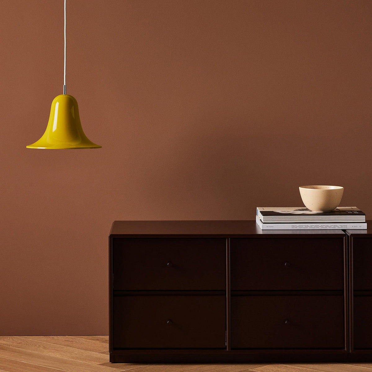 Nevin lámpara colgante minimalista con pantalla en forma de campana
