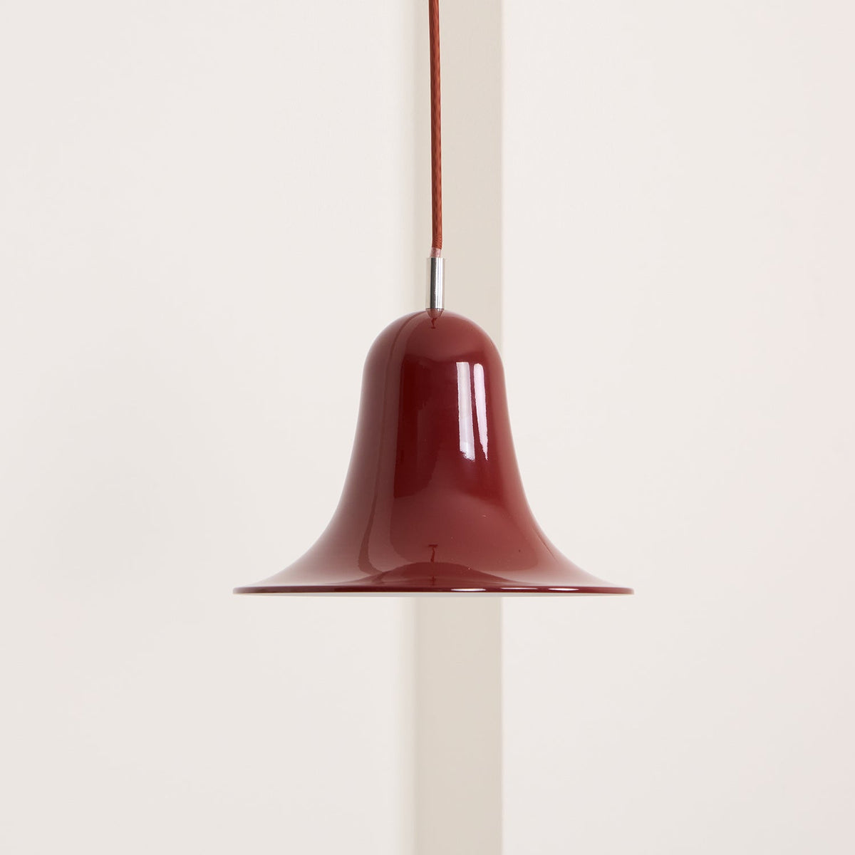 Nevin lámpara colgante minimalista con pantalla en forma de campana