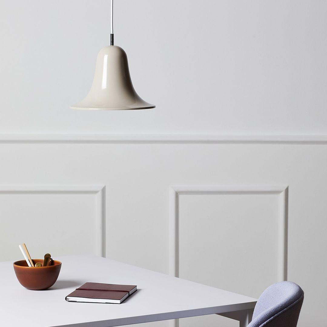 Nevin lámpara colgante minimalista con pantalla en forma de campana