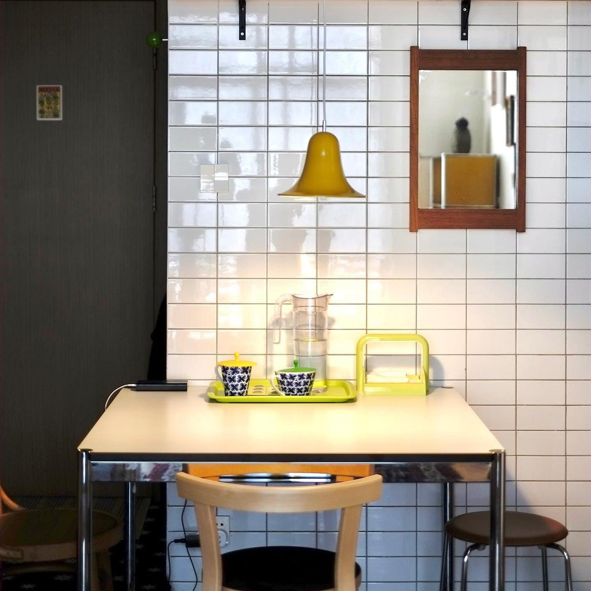 Nevin lámpara colgante minimalista con pantalla en forma de campana