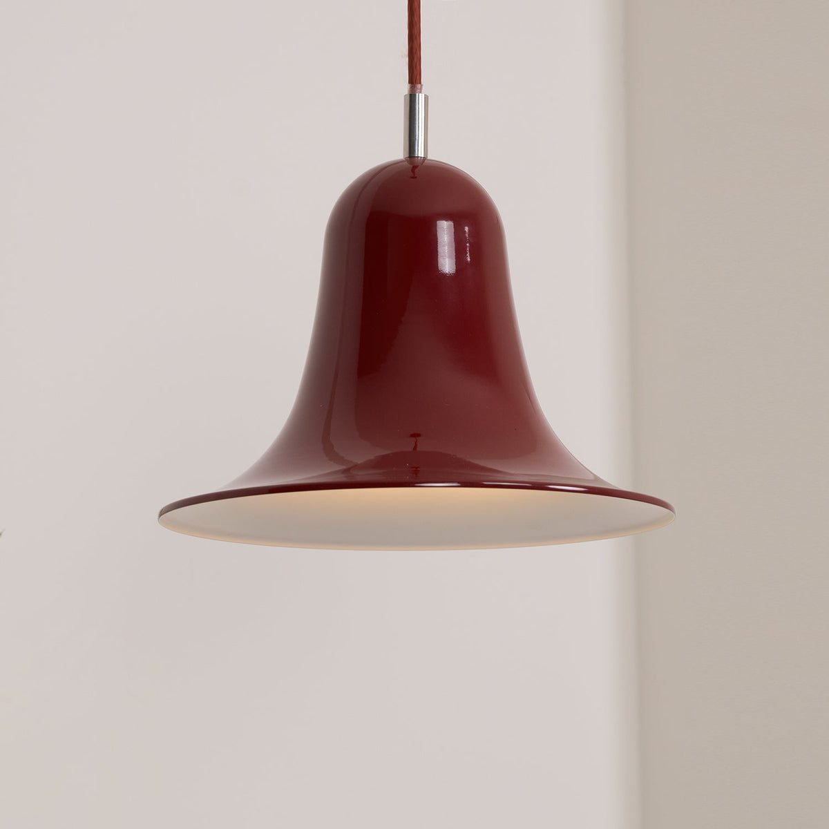 Nevin lámpara colgante minimalista con pantalla en forma de campana