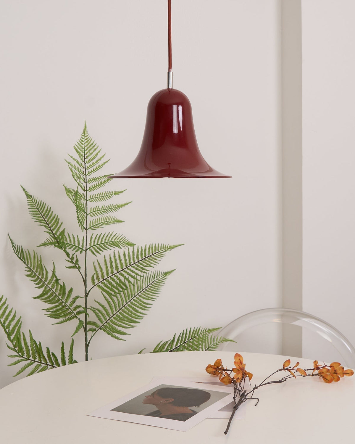 Nevin lámpara colgante minimalista con pantalla en forma de campana