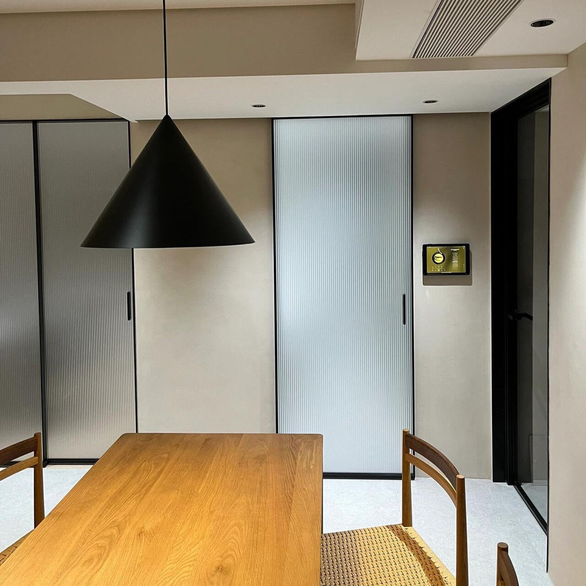 Caeluvyu lámpara colgante moderna minimalista de metal oscuro