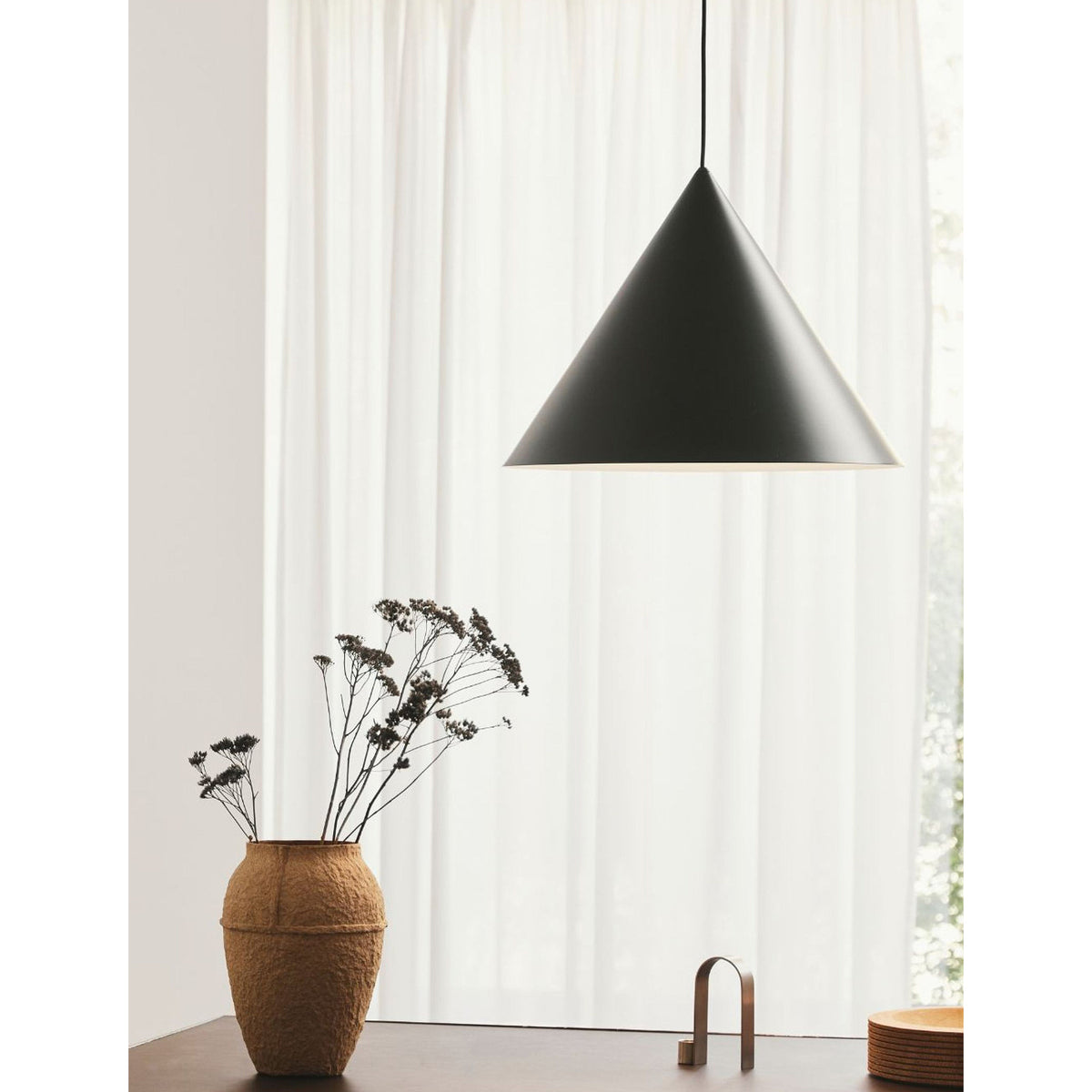 Caeluvyu lámpara colgante moderna minimalista de metal oscuro