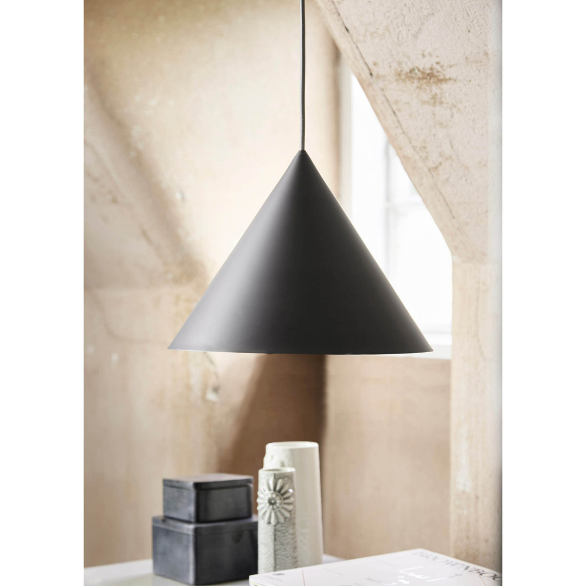 Caeluvyu lámpara colgante moderna minimalista de metal oscuro