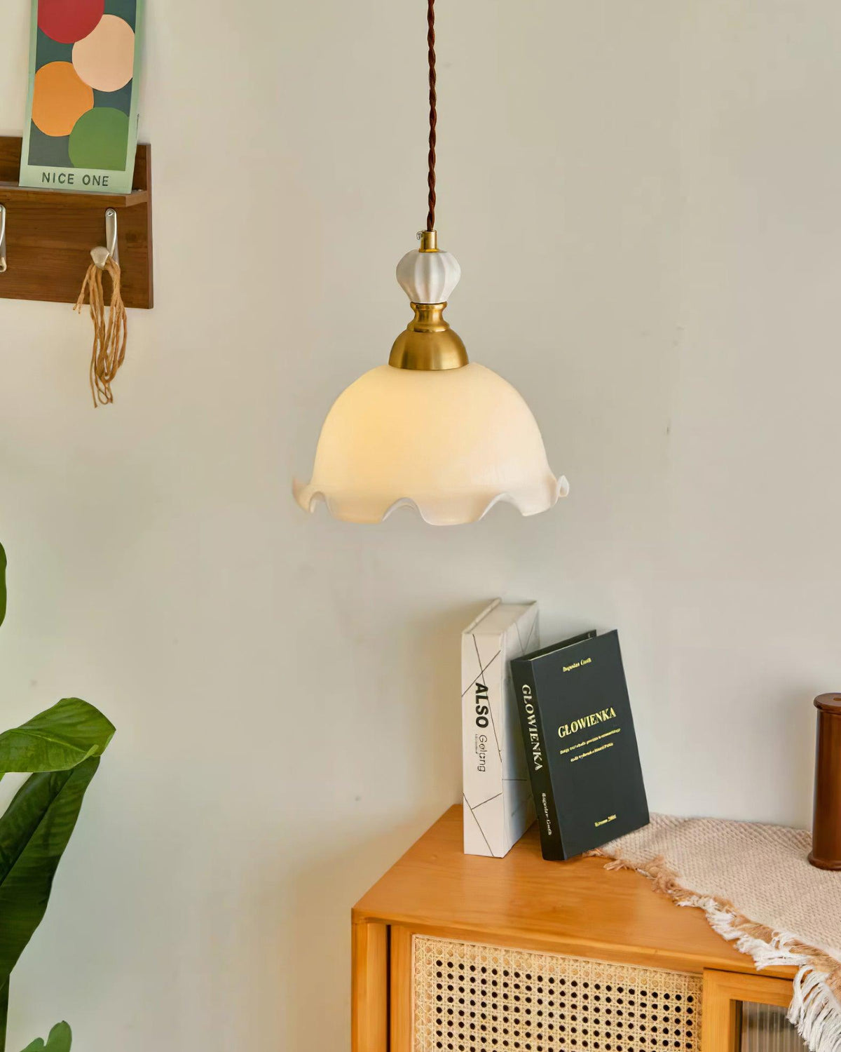 Lámpara colgante de vidrio con borde ondulado, brillo suave, estilo vintage y romántico