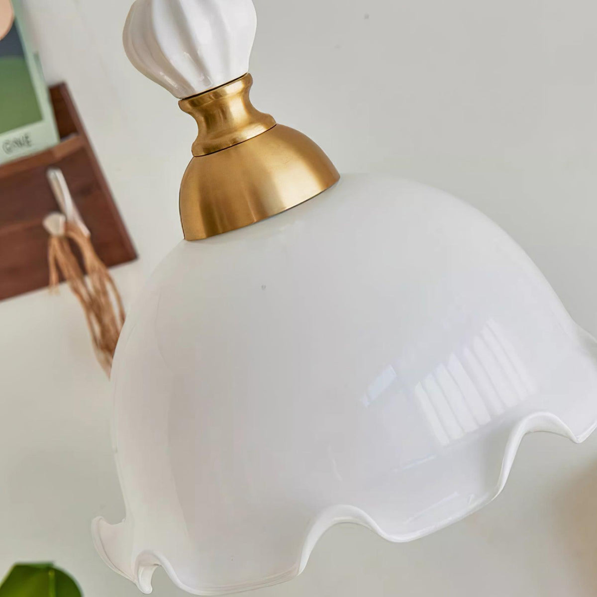 Lámpara colgante de vidrio con borde ondulado, brillo suave, estilo vintage y romántico