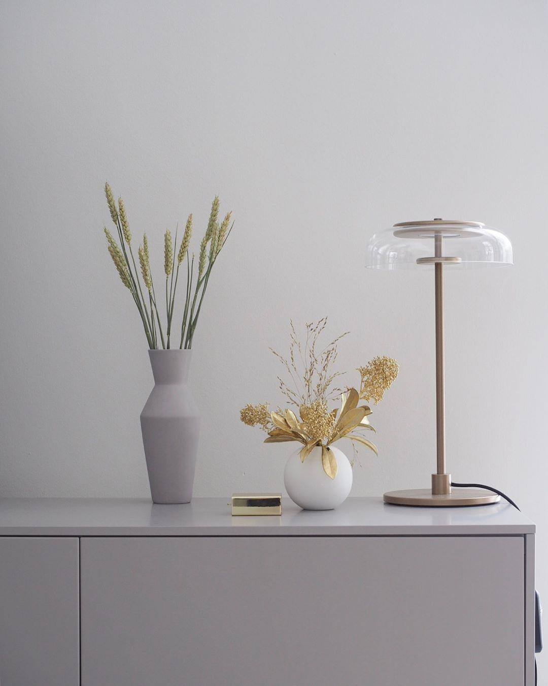 Rinelette lámpara de mesa con pantalla de vidrio transparente y base de madera