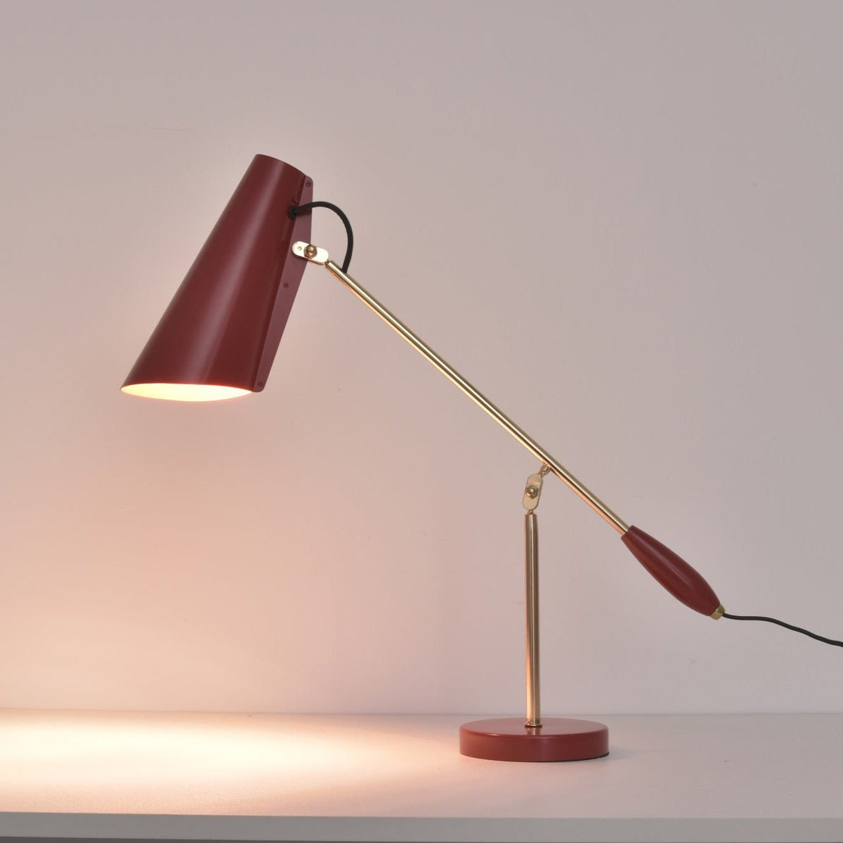 Orbix lámpara de mesa de acero estilo mid-century