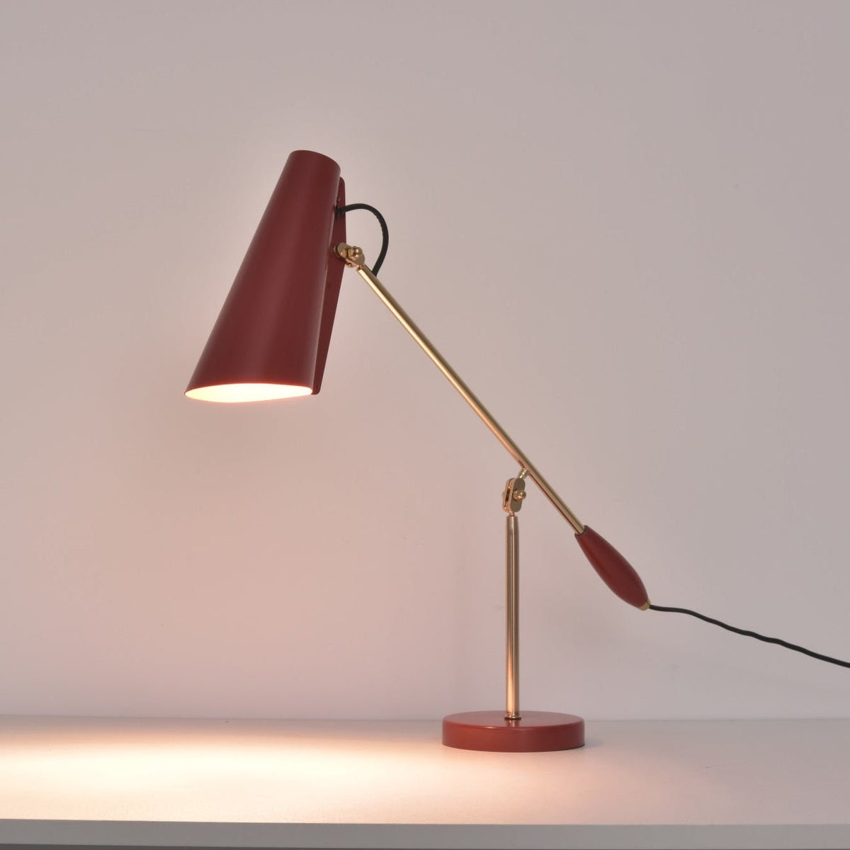 Orbix lámpara de mesa de acero estilo mid-century