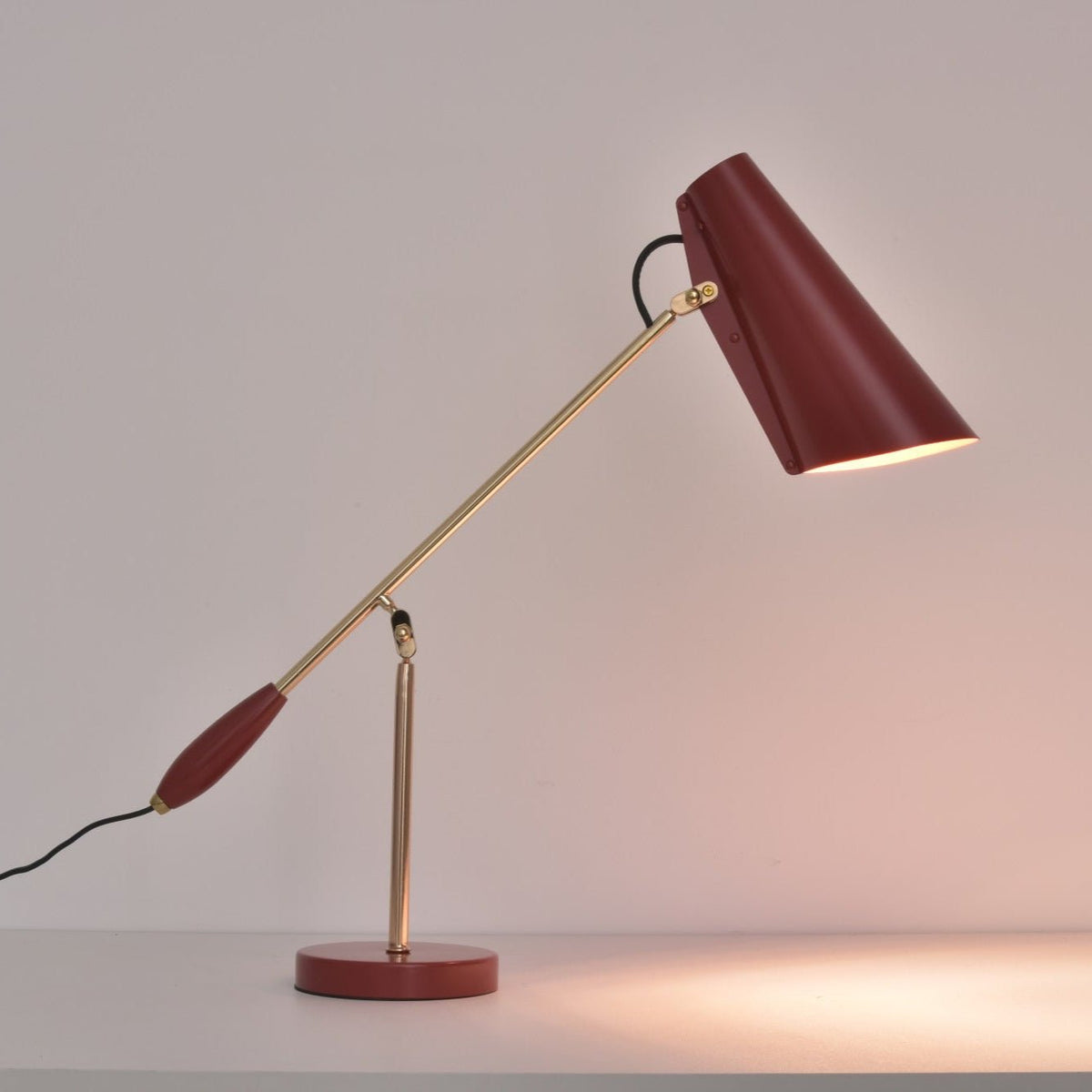 Orbix lámpara de mesa de acero estilo mid-century