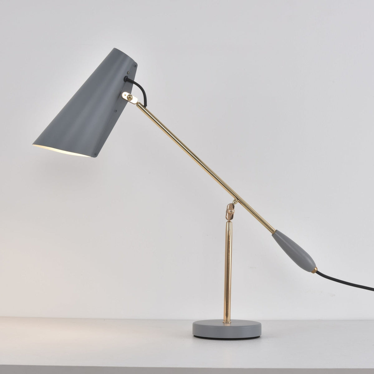 Orbix lámpara de mesa de acero estilo mid-century