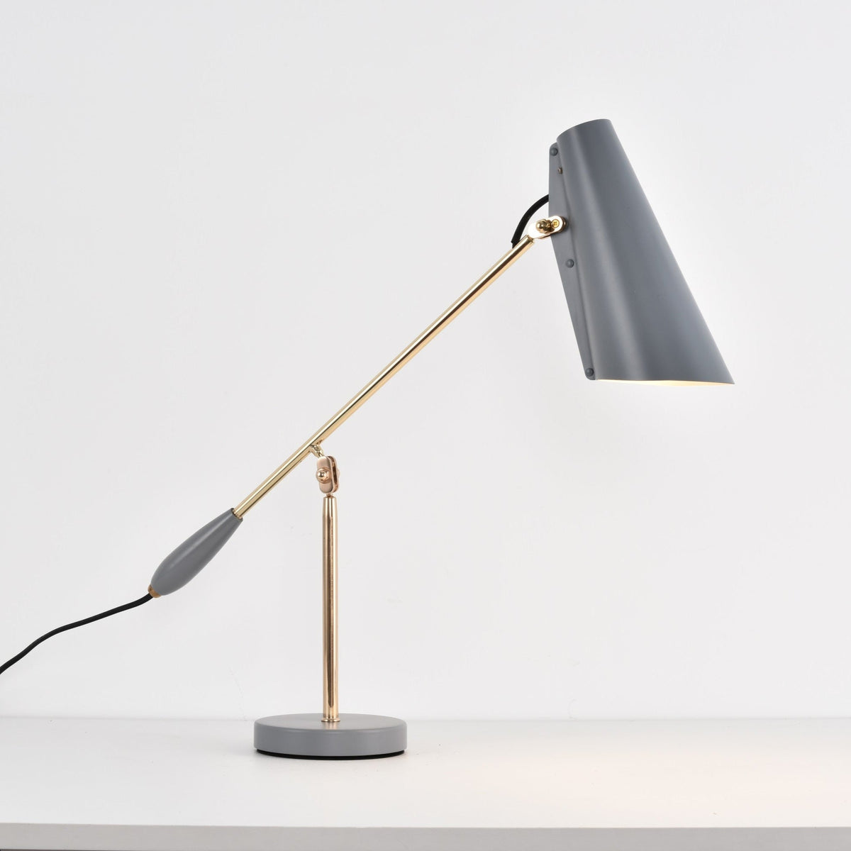 Orbix lámpara de mesa de acero estilo mid-century