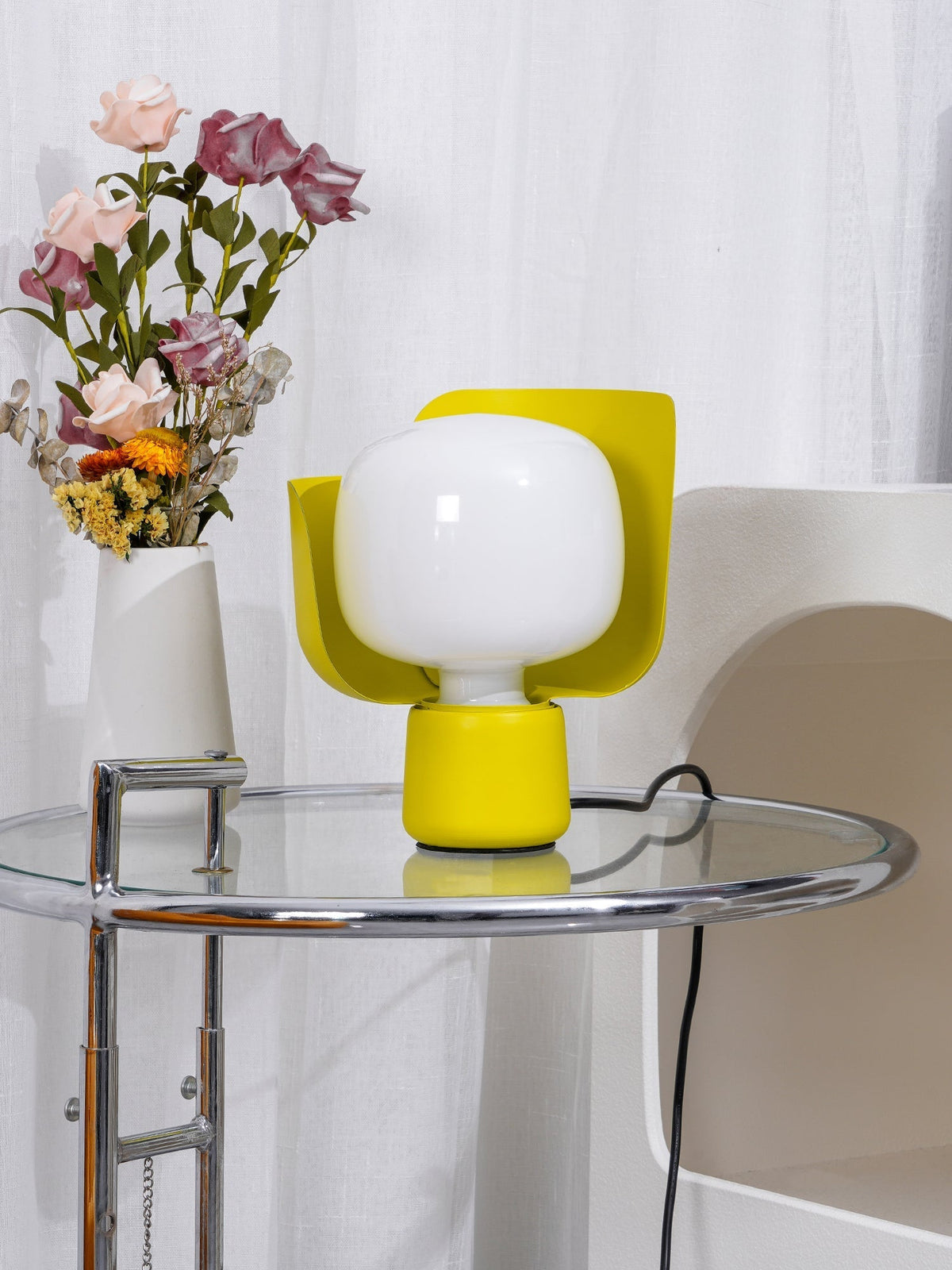 Zuri lámpara de mesa minimalista de plástico