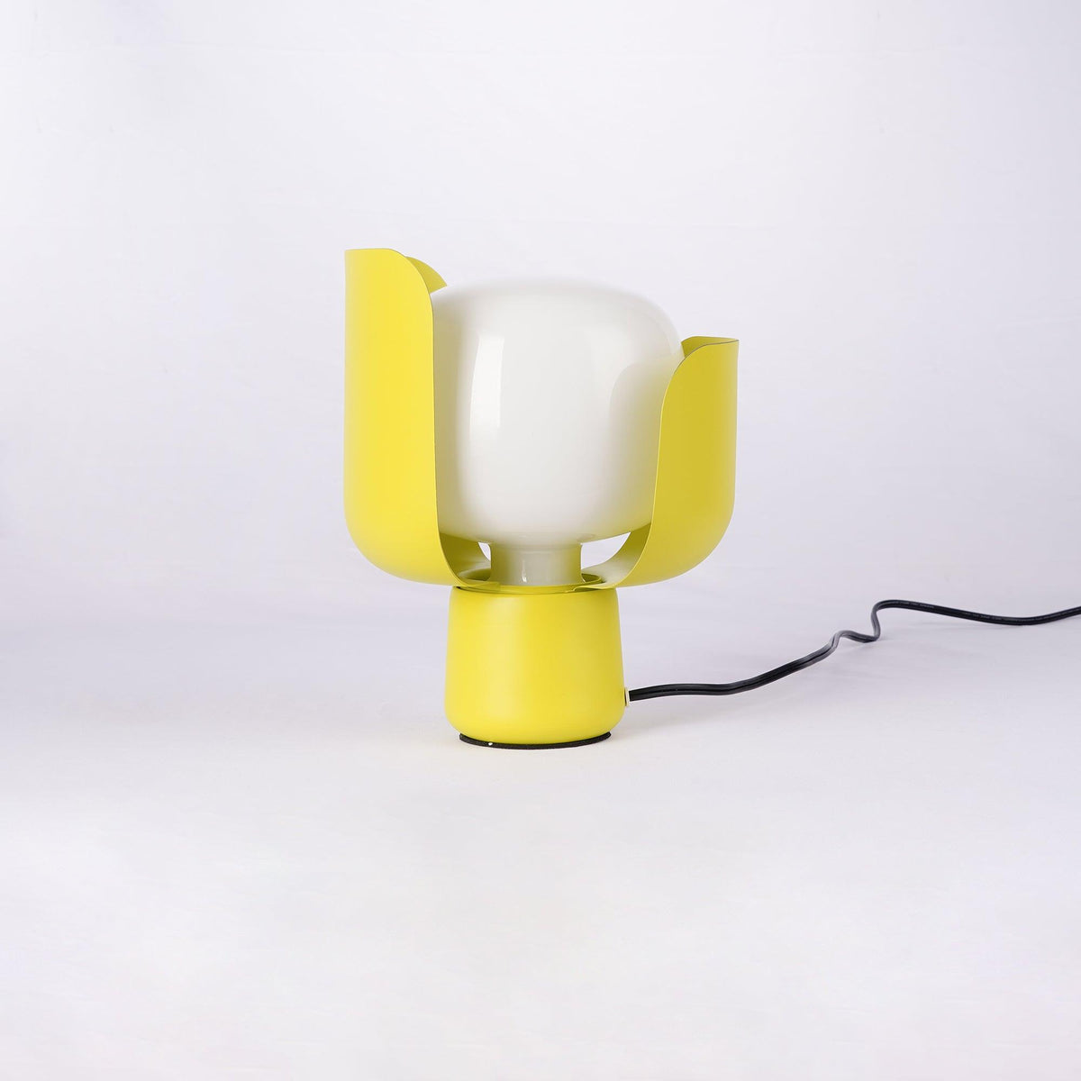 Zuri lámpara de mesa minimalista de plástico