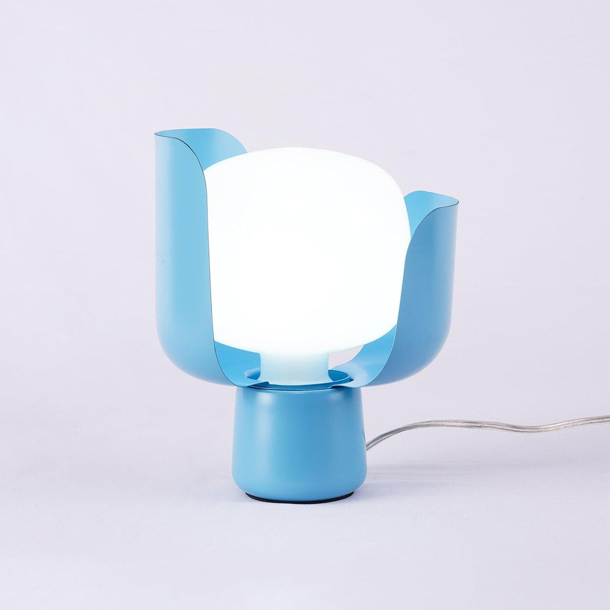 Zuri lámpara de mesa minimalista de plástico