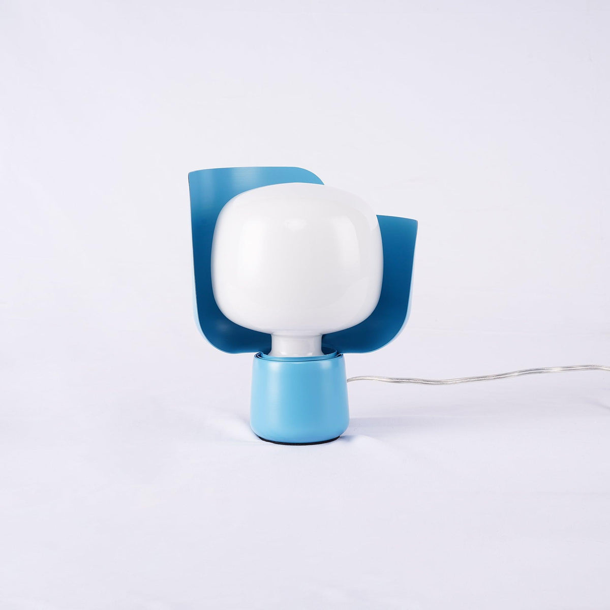 Zuri lámpara de mesa minimalista de plástico