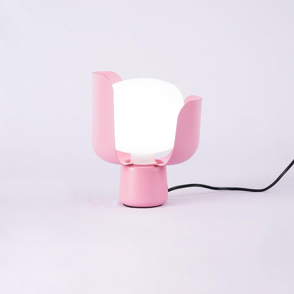 Zuri lámpara de mesa minimalista de plástico