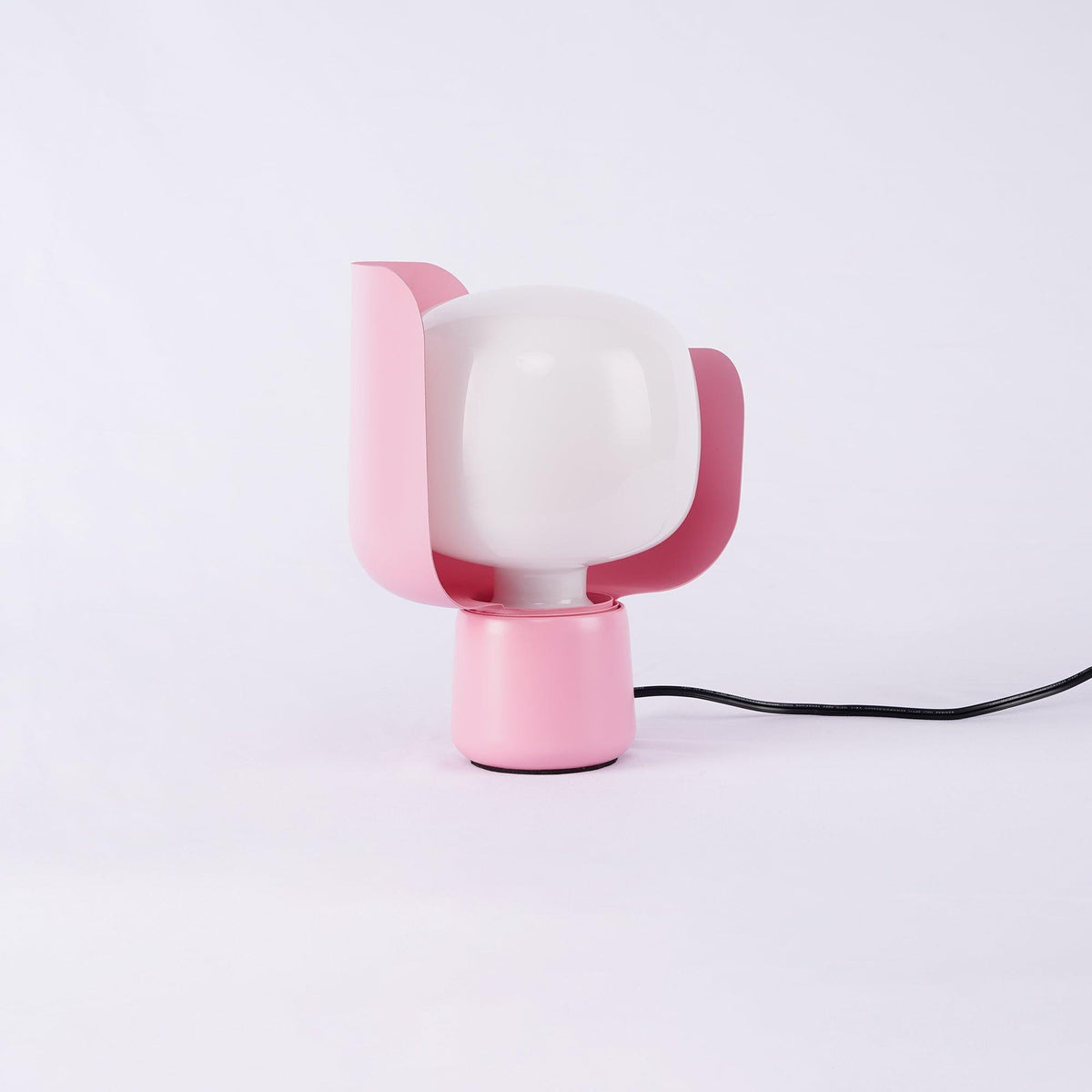 Zuri lámpara de mesa minimalista de plástico