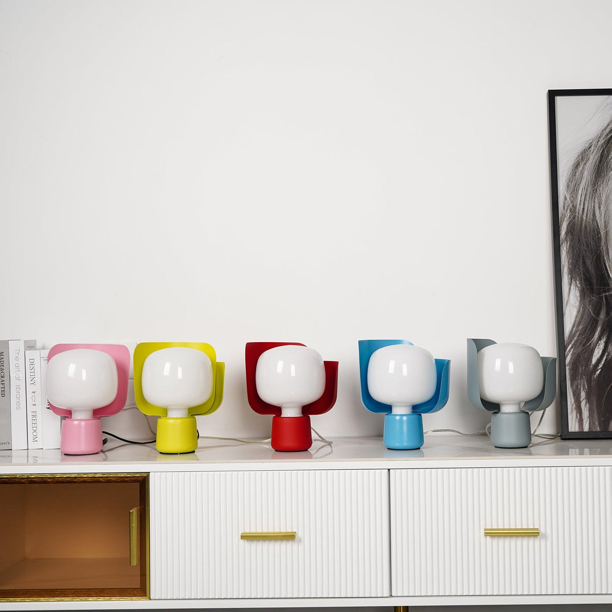 Zuri lámpara de mesa minimalista de plástico