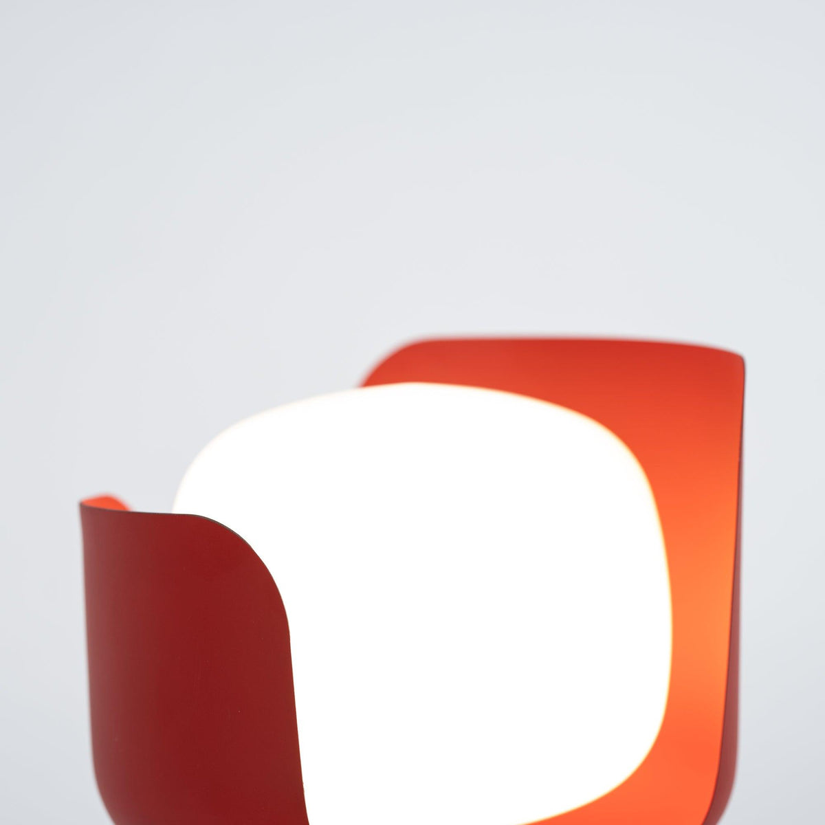 Zuri lámpara de mesa minimalista de plástico