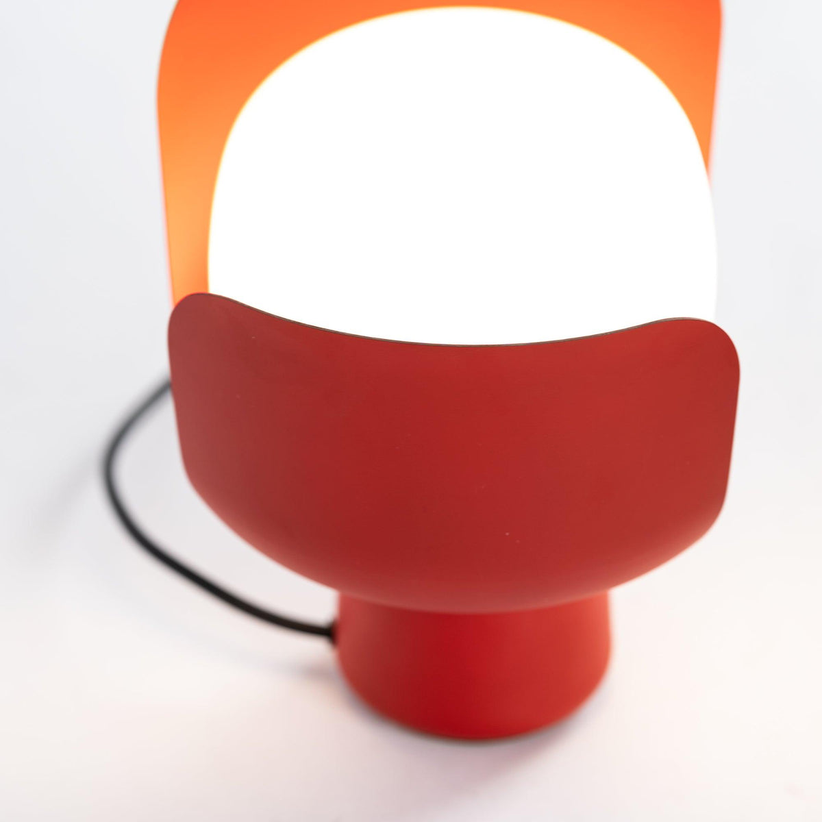 Zuri lámpara de mesa minimalista de plástico