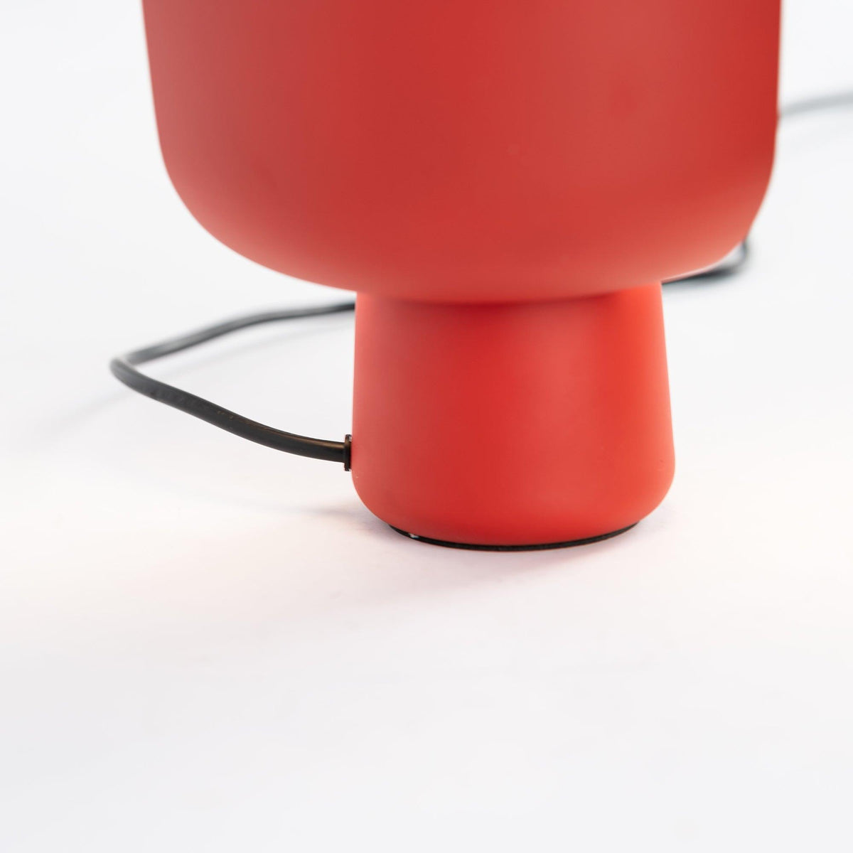 Zuri lámpara de mesa minimalista de plástico
